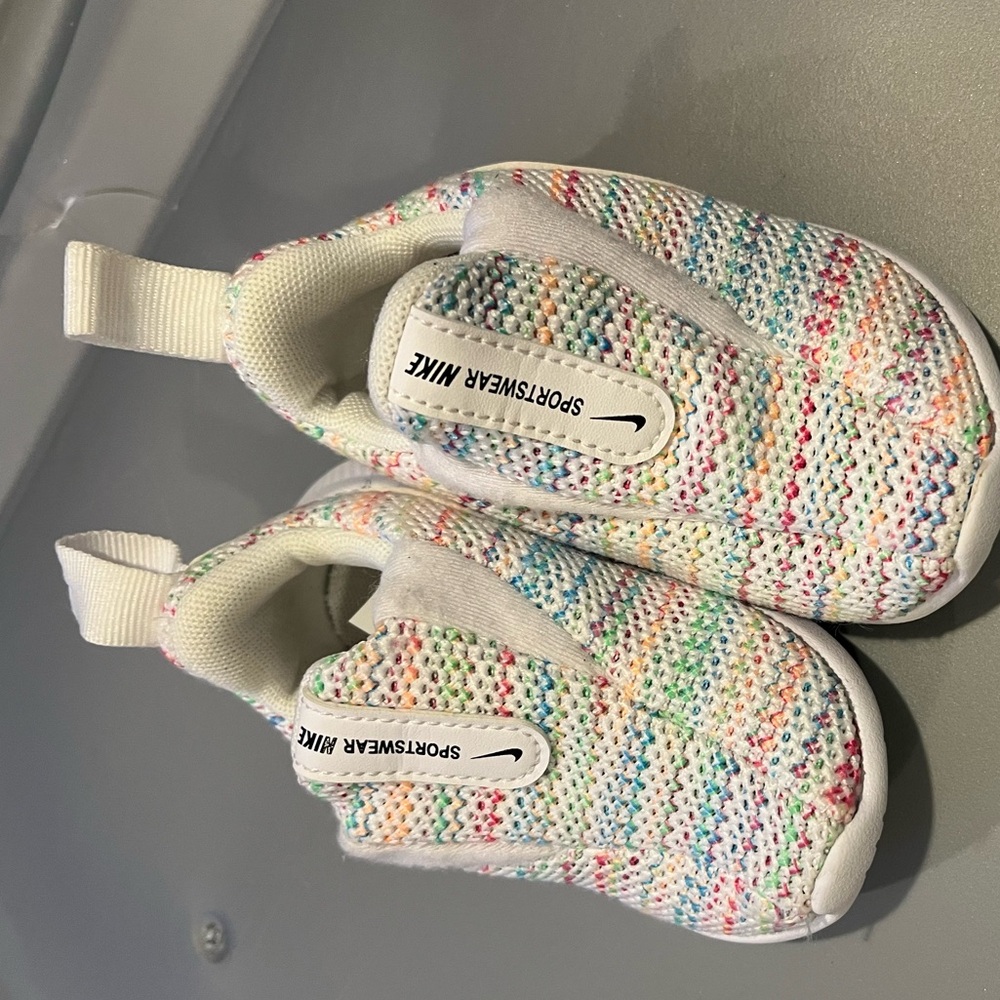 Nike baby size 4
